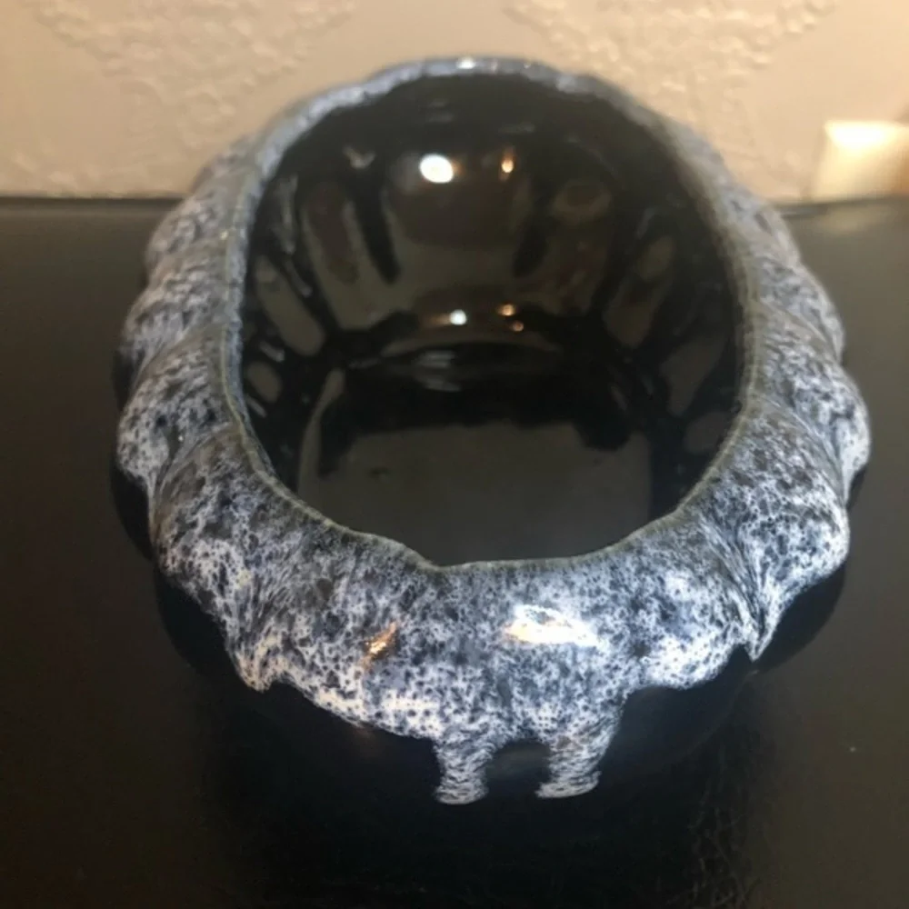Vintage pottery planter black blue